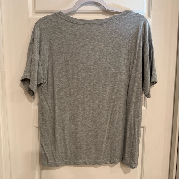 Victoria’s Secret Gray Heathered V-Neck Short Sleeve Tee S EUC - Picture 3 of 3